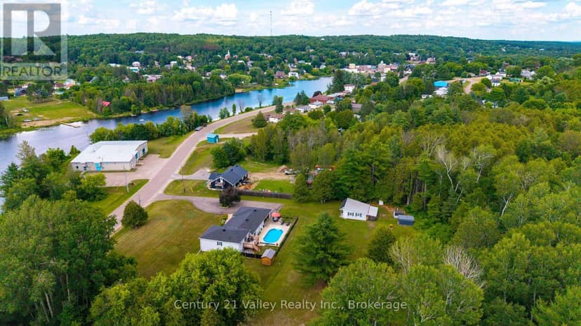 406 Water Street, Bonnechere Valley, photo 3