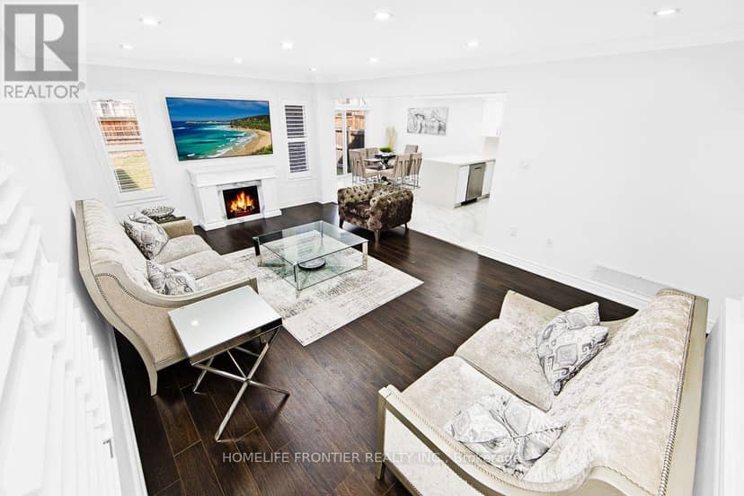 18 Hopkins Crescent — photo 8 of 35