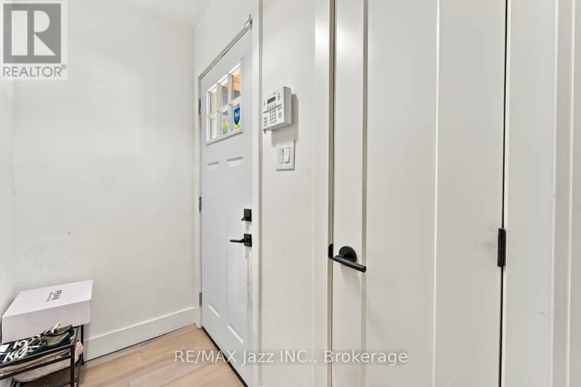 388 Eagle Street — photo 3 of 30