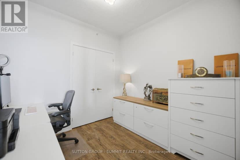 1102 - 8 Ann Street — photo 24 of 40