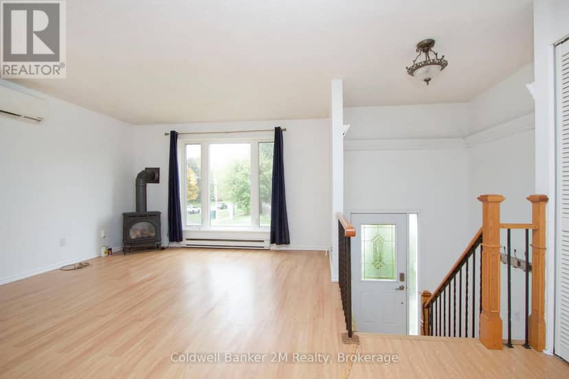 673 Attersley Drive, Oshawa, photo 4