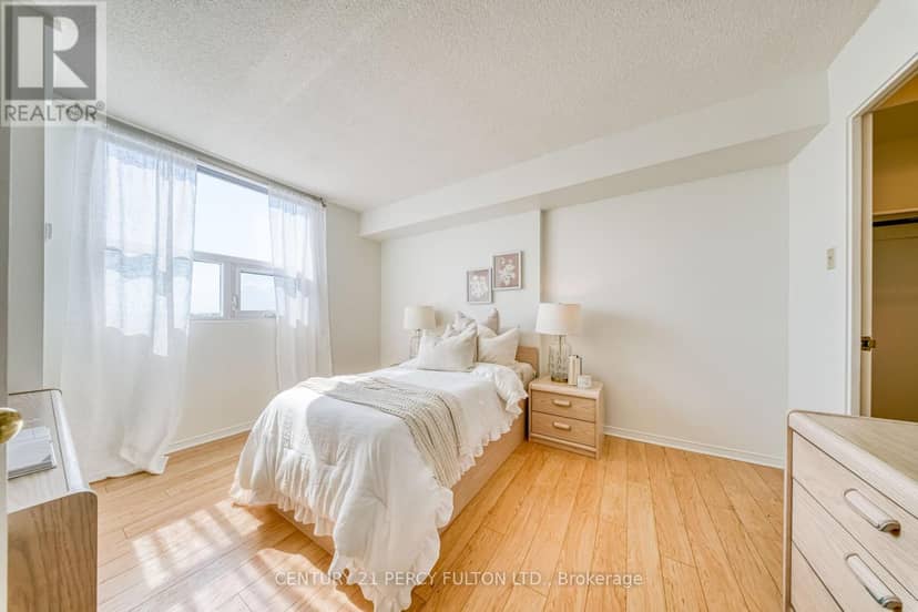 1004 - 2 Westney Road N — photo 26 of 40
