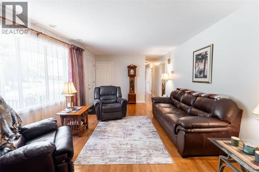 80 Macnab Street, Lambton Shores, photo 5