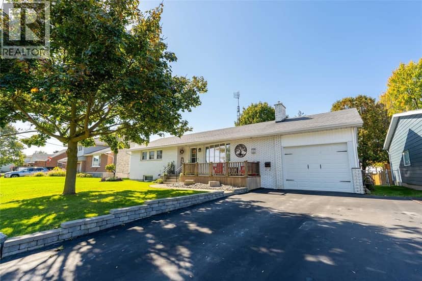80 Macnab Street, Lambton Shores, photo 2