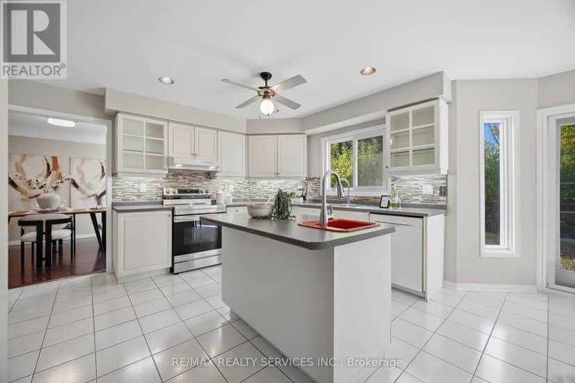 8 Gardenia Way, Caledon, photo 3