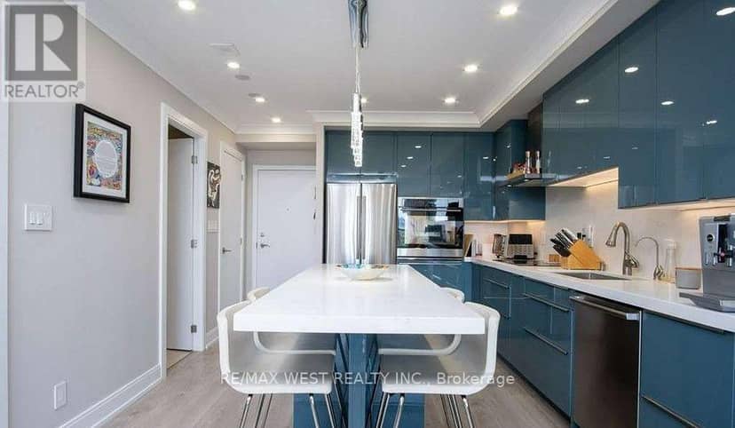 NPH7 - 2261 Lake Shore Boulevard W — photo 23 of 25
