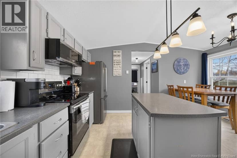 63 Glenmar Drive — photo 7 of 29