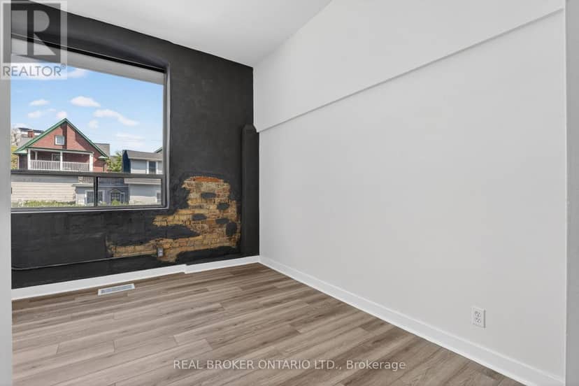 9 - 12 Bridgeport Road E — photo 14 of 39
