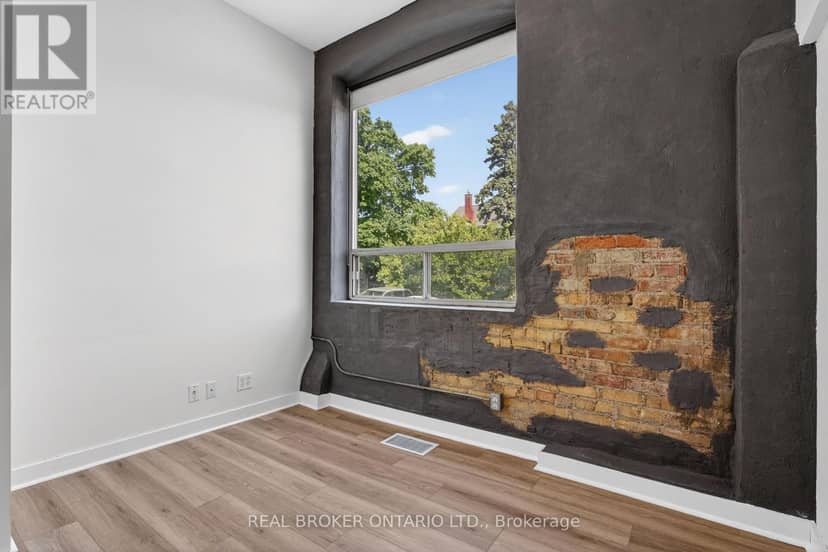 9 - 12 Bridgeport Road E — photo 15 of 39