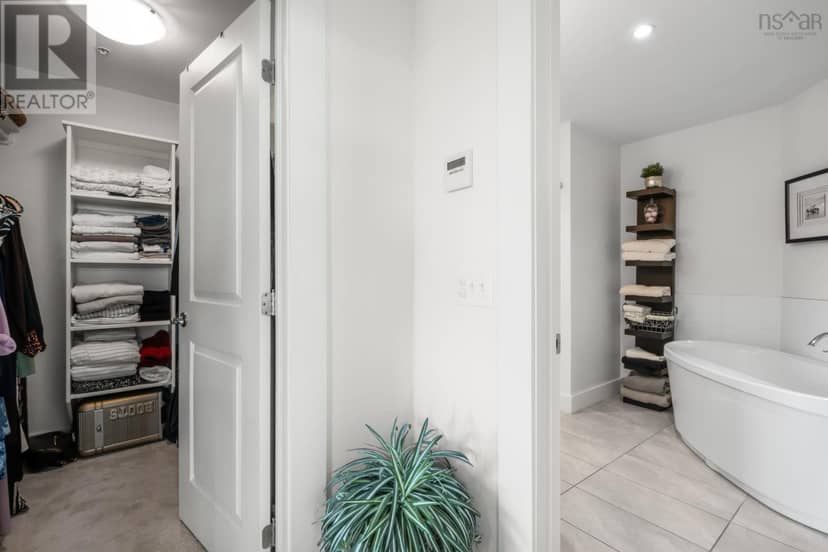 606 220 Waterfront Drive — photo 39 of 40