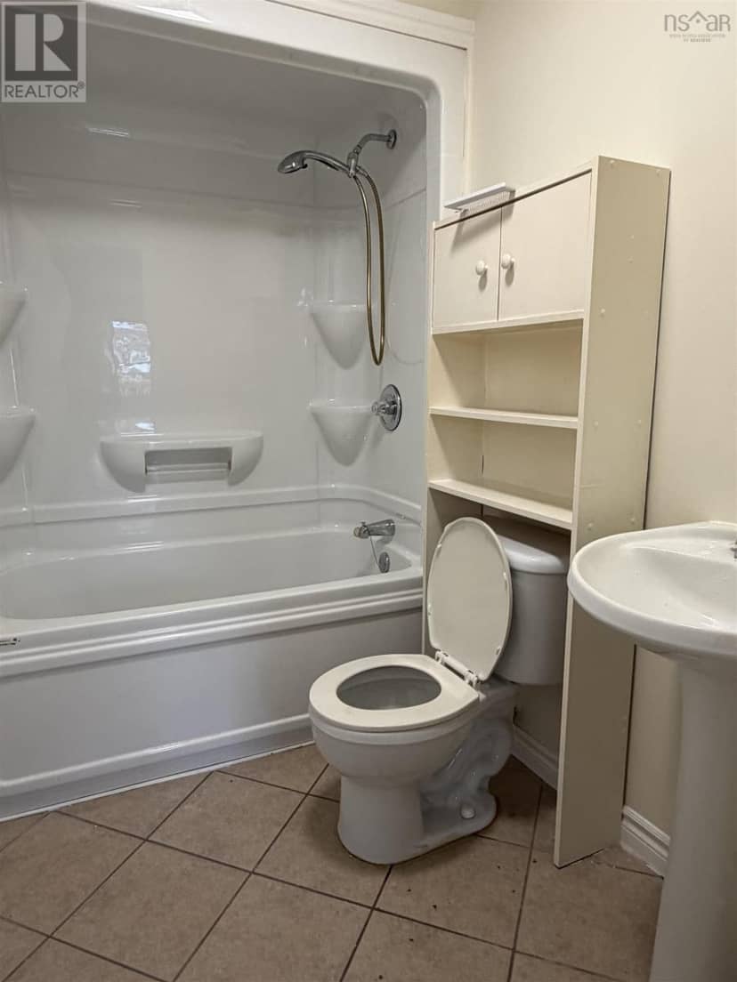 162 Upper McLean Street — photo 15 of 29