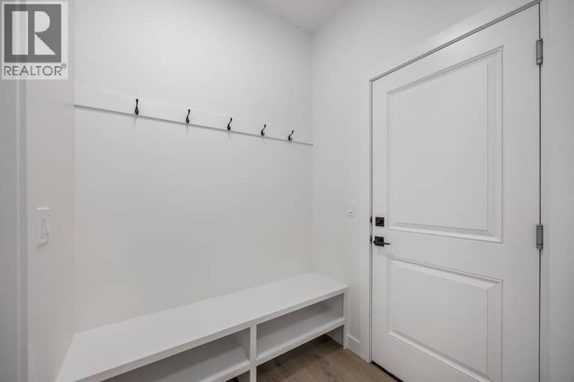 142 Lakewood Crescent — photo 16 of 40