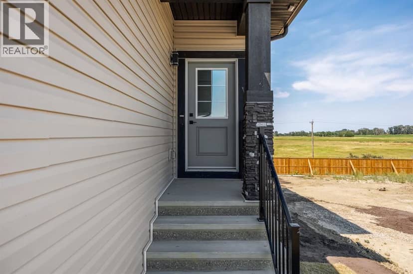 140 Lakewood Crescent, Strathmore, photo 3