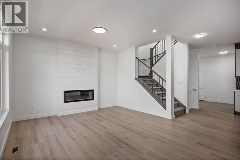 140 Lakewood Crescent — photo 16 of 40