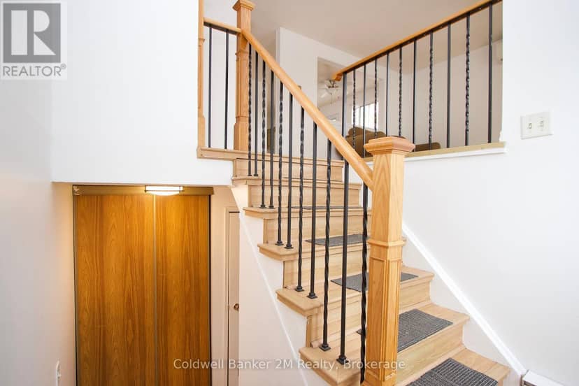 673 Attersley Drive — photo 18 of 27
