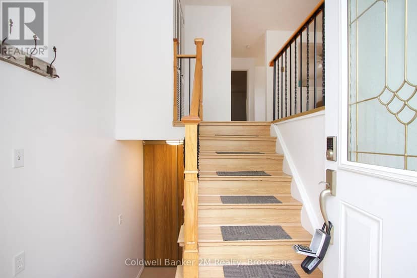 673 Attersley Drive — photo 17 of 27