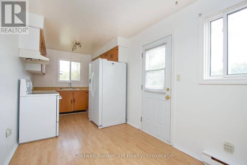673 Attersley Drive — photo 9 of 27