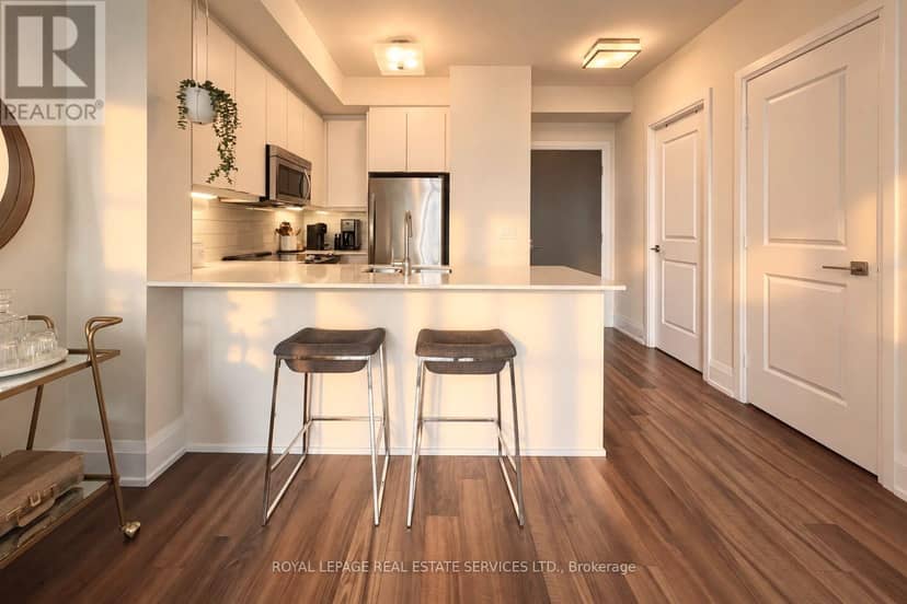 901 - 1 Old Mill Drive, Toronto, photo 6