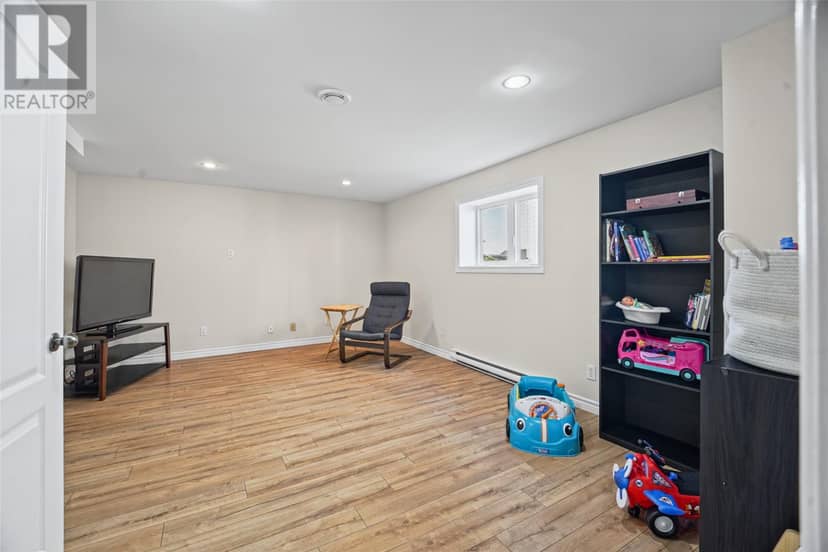 8 Ossington Street — photo 17 of 30