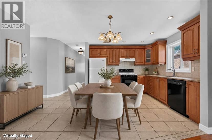 795 TENTH Avenue — photo 4 of 40