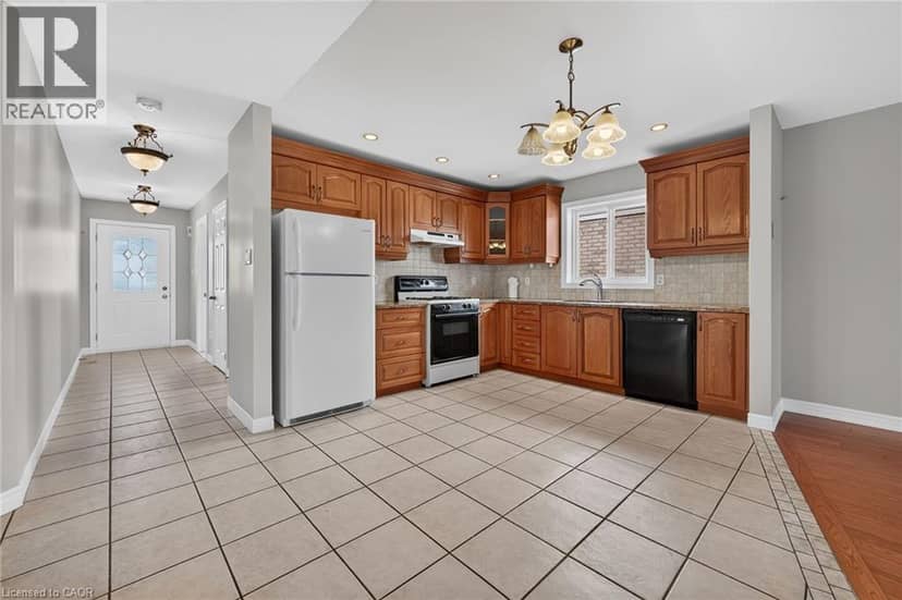 795 TENTH Avenue — photo 10 of 40