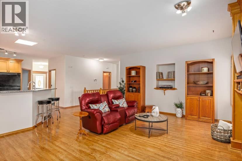 169 Parklane Drive, Strathmore, photo 4