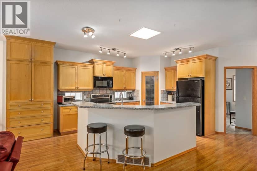 169 Parklane Drive, Strathmore, photo 8