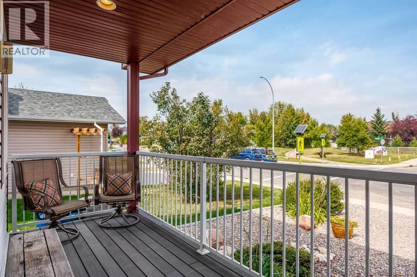 169 Parklane Drive, Strathmore, photo 3