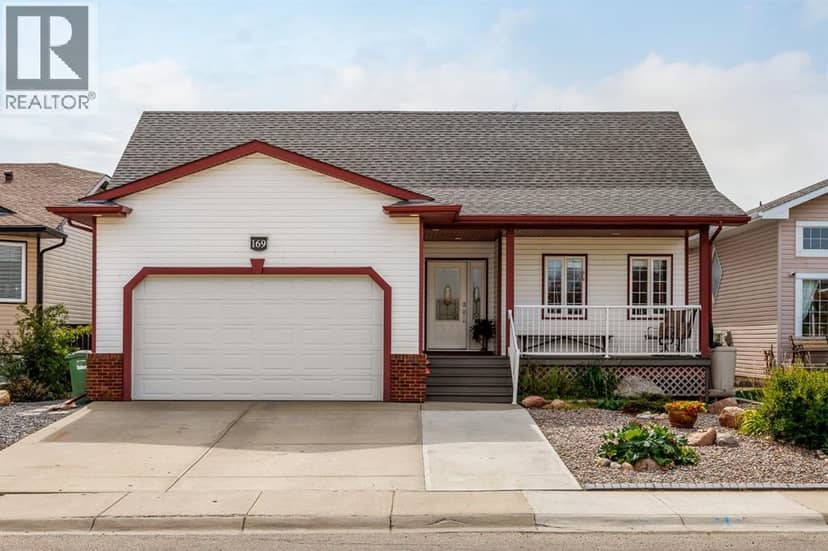 169 Parklane Drive, Strathmore, photo 2