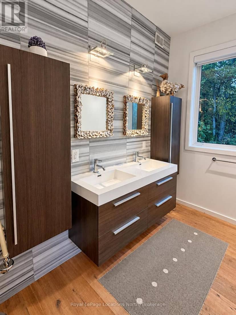 21 Buckingham Boulevard — photo 13 of 35