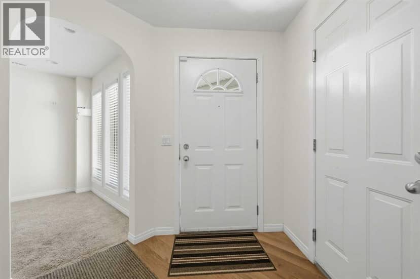 116 Rockyledge Crescent NW, Calgary, photo 2