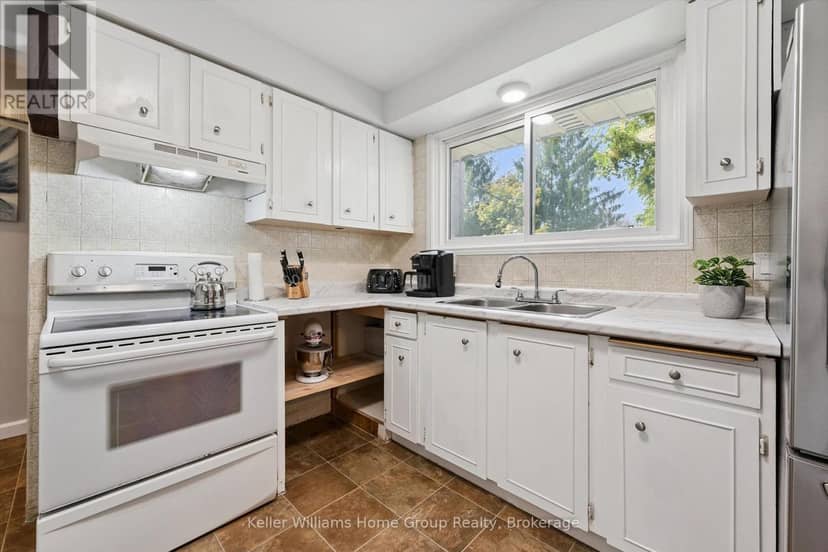 51 Lonsdale Drive — photo 13 of 40