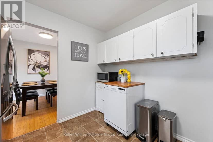 51 Lonsdale Drive — photo 15 of 40