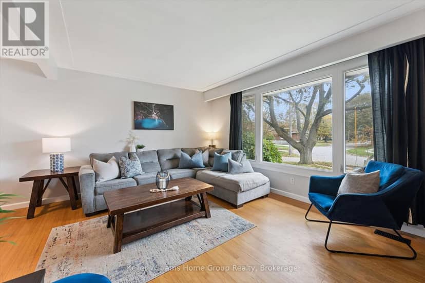 51 Lonsdale Drive — photo 9 of 40