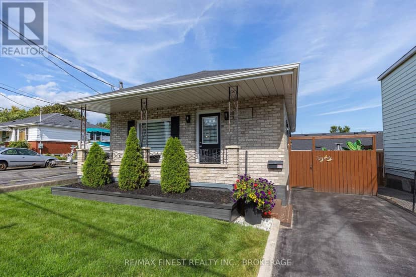 581 Division Street — photo 2 of 40