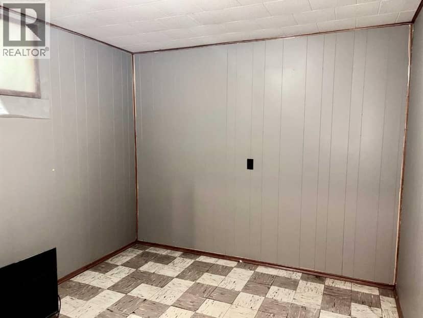 5019 51 Street — photo 13 of 23