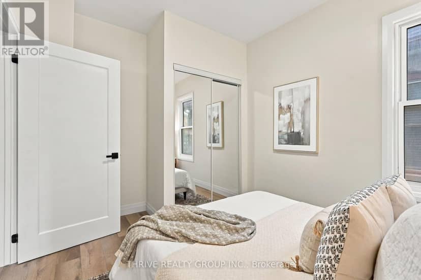 33 Glenwood Avenue E — photo 16 of 39