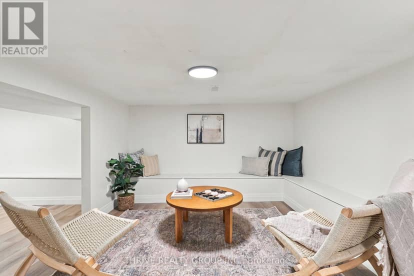 33 Glenwood Avenue E — photo 24 of 39