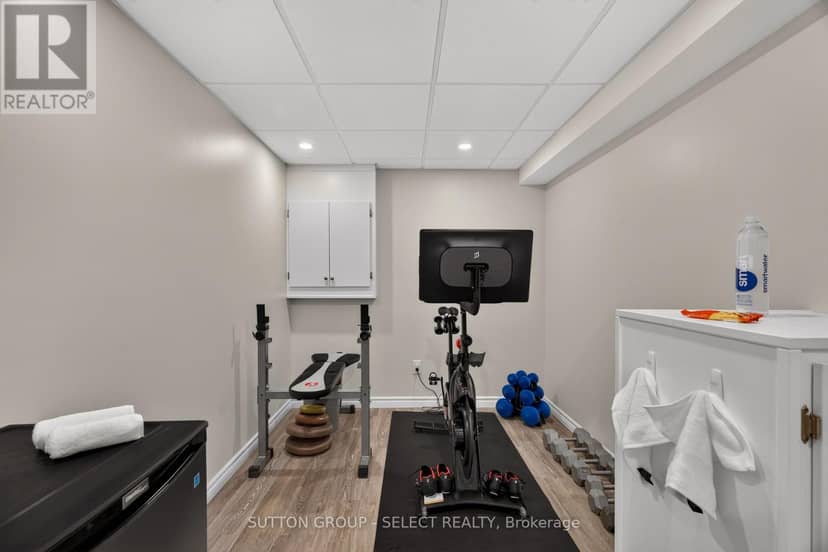 121 Tanoak Drive — photo 36 of 40