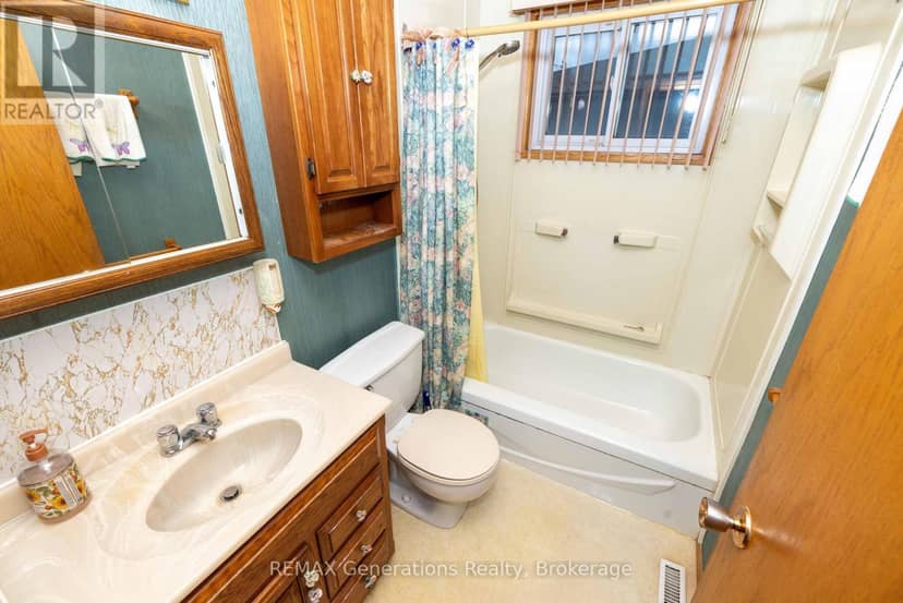 403 Churchill Drive W — photo 13 of 27