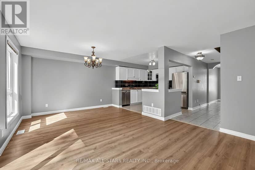 18 Lancaster Court — photo 11 of 40