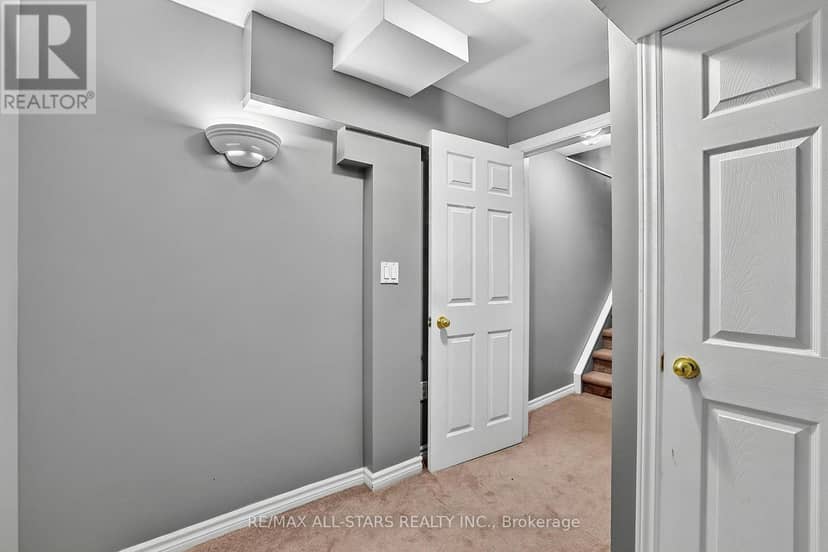 18 Lancaster Court — photo 32 of 40