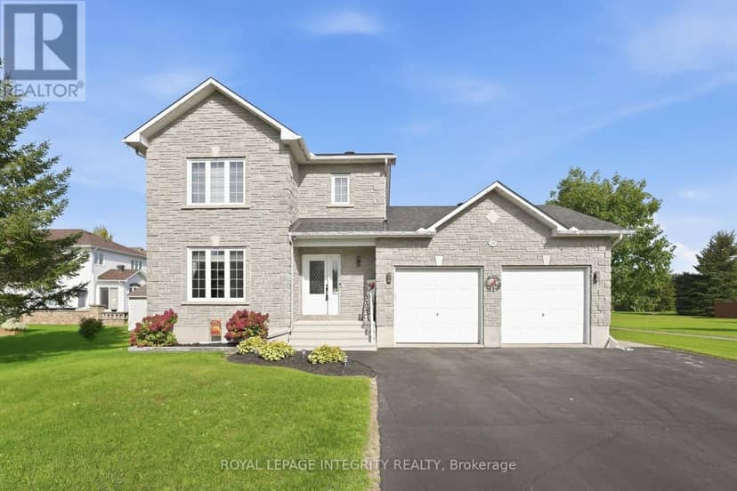 36 Frontenac Boulevard — photo 1 of 40