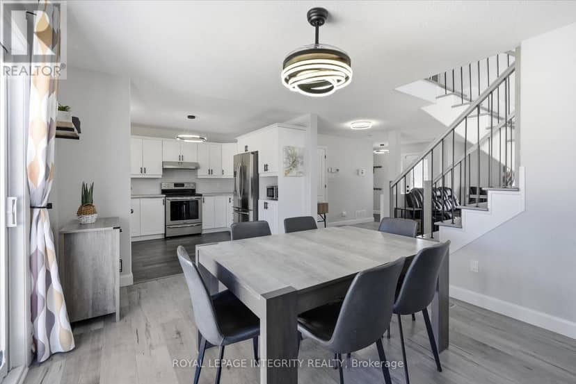 36 Frontenac Boulevard — photo 14 of 40