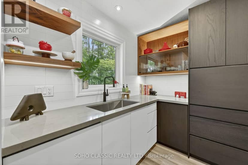 16 Oneida Avenue — photo 10 of 39