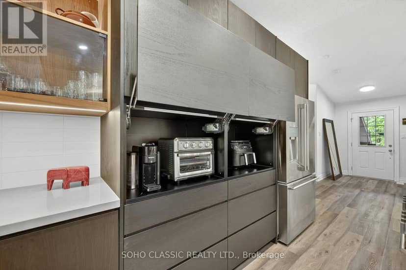 16 Oneida Avenue — photo 12 of 39