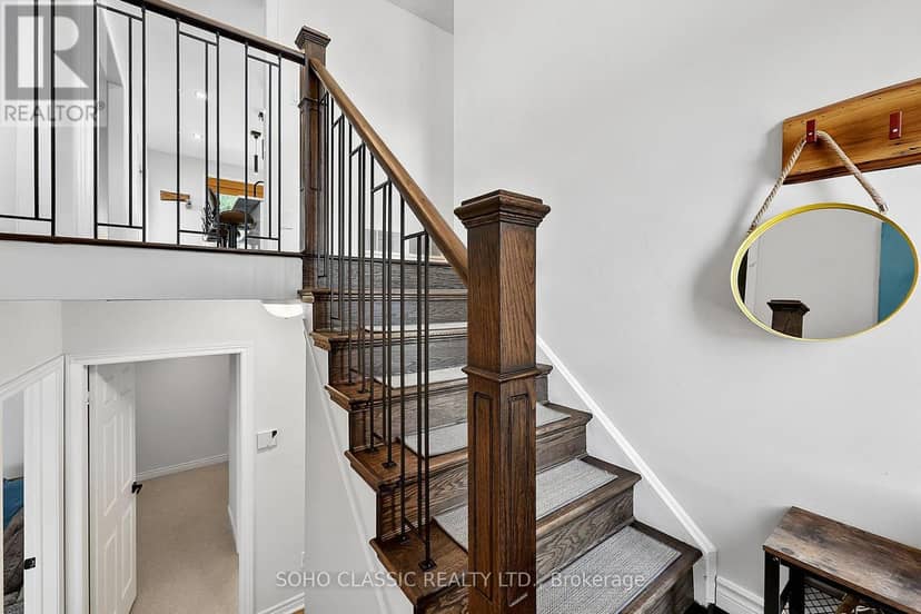 301 Leacock Drive, Barrie, photo 3