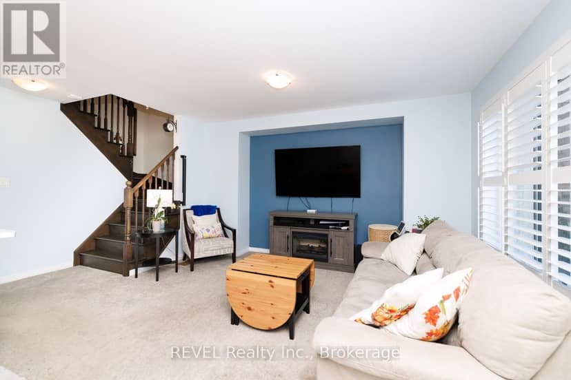 166 Esther Crescent — photo 11 of 33