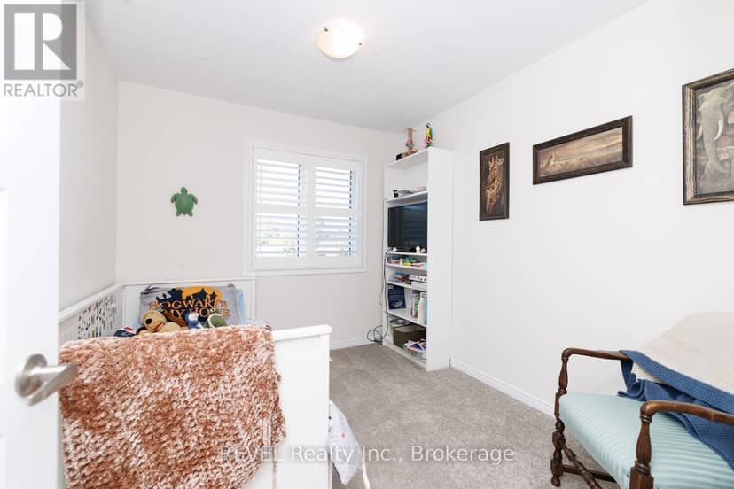 166 Esther Crescent — photo 14 of 33