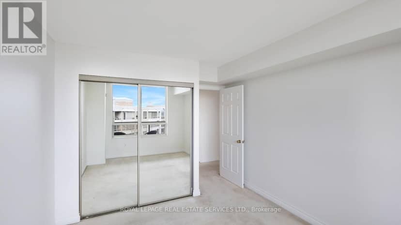 616 - 215 The Donway W — photo 16 of 24
